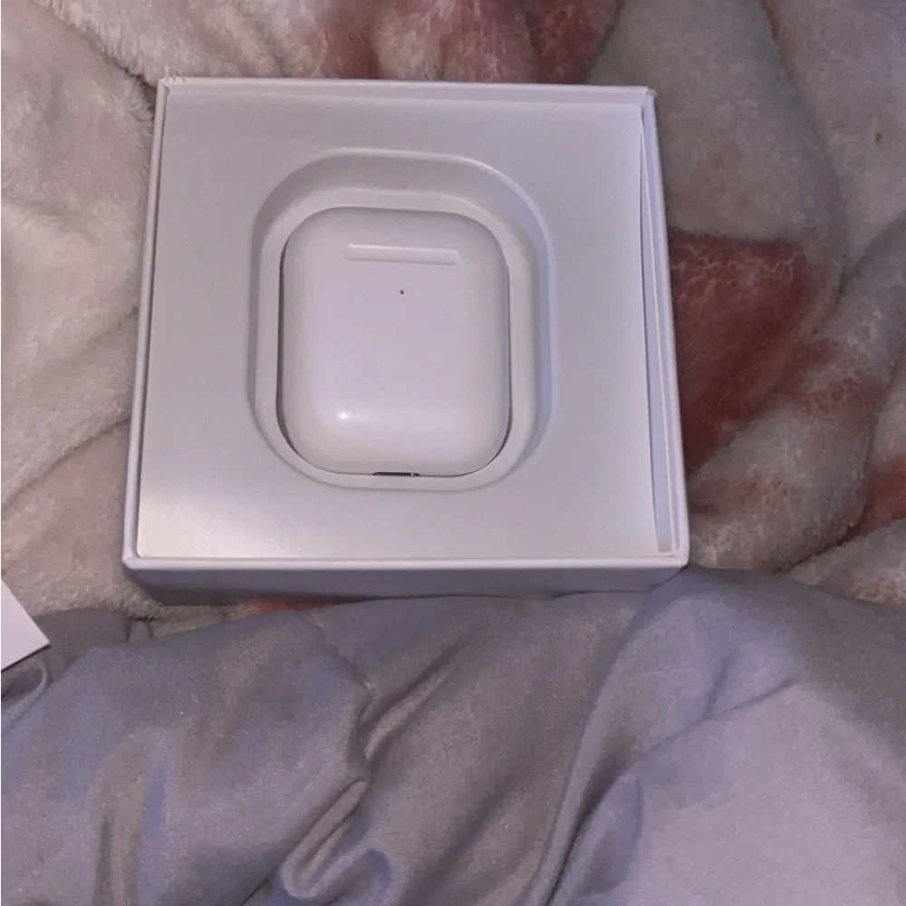 Wireless Earbuds with Charging Case - White